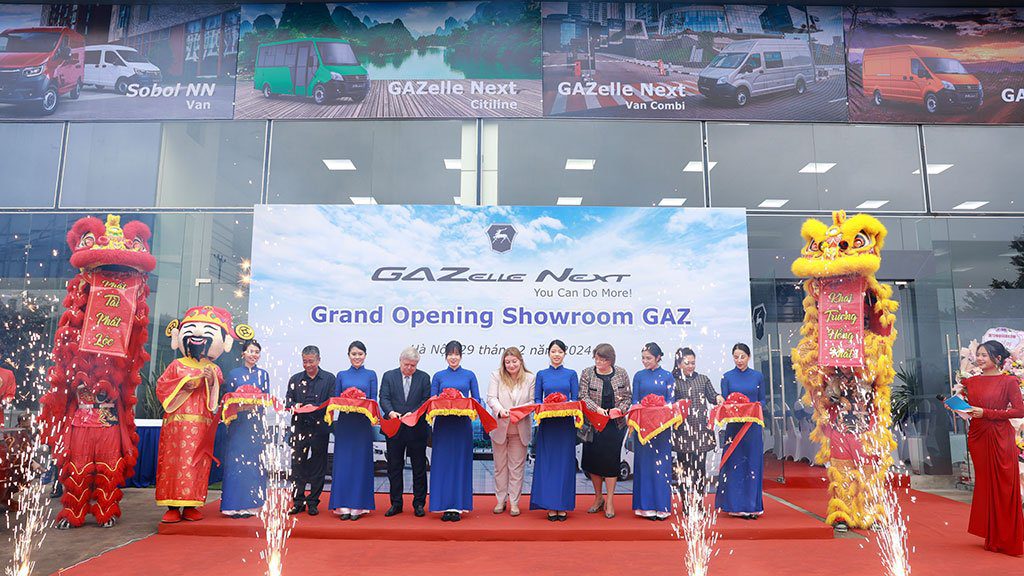 Le Cat Bang Khai Truong